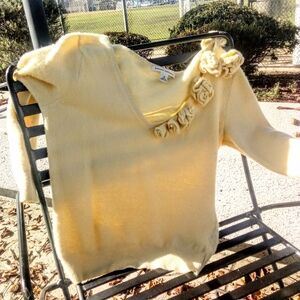 Banana Republic Butter Yellow Women V-Neck Angora/Lamb wool Sweater wiRosettes M